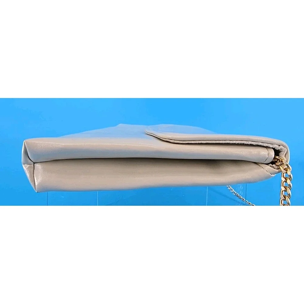 Beautiful Vtg ML USA Beige Ivory Clutch Handbag Bag Purse Kiss Closure‎ W/ Chain